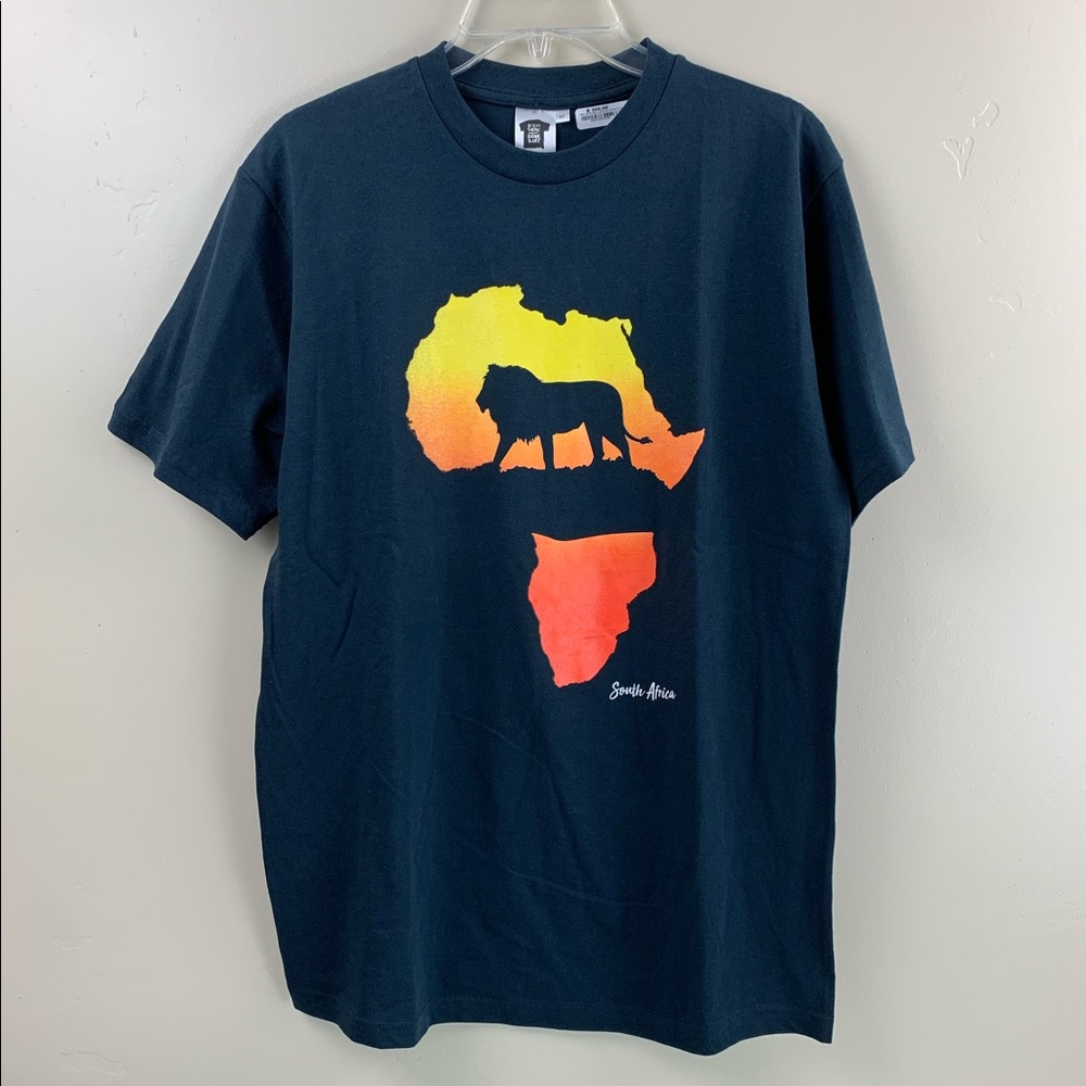 Africa Map T-Shirt with Lion Print Black Size M